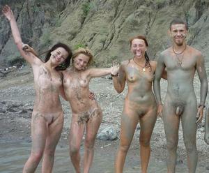 न्यडिस्ट परिवार नग्न समुद्र तट