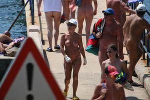 裸體主義者家庭裸體海灘