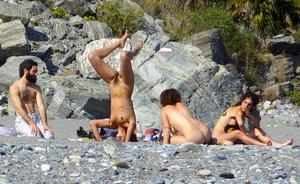 Pantai telanjang keluarga nudis