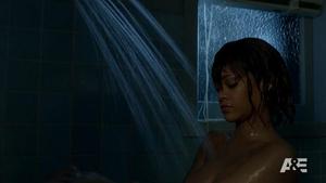 Rihanna – 'Bates 모텔 S05E06의 샤워 장면