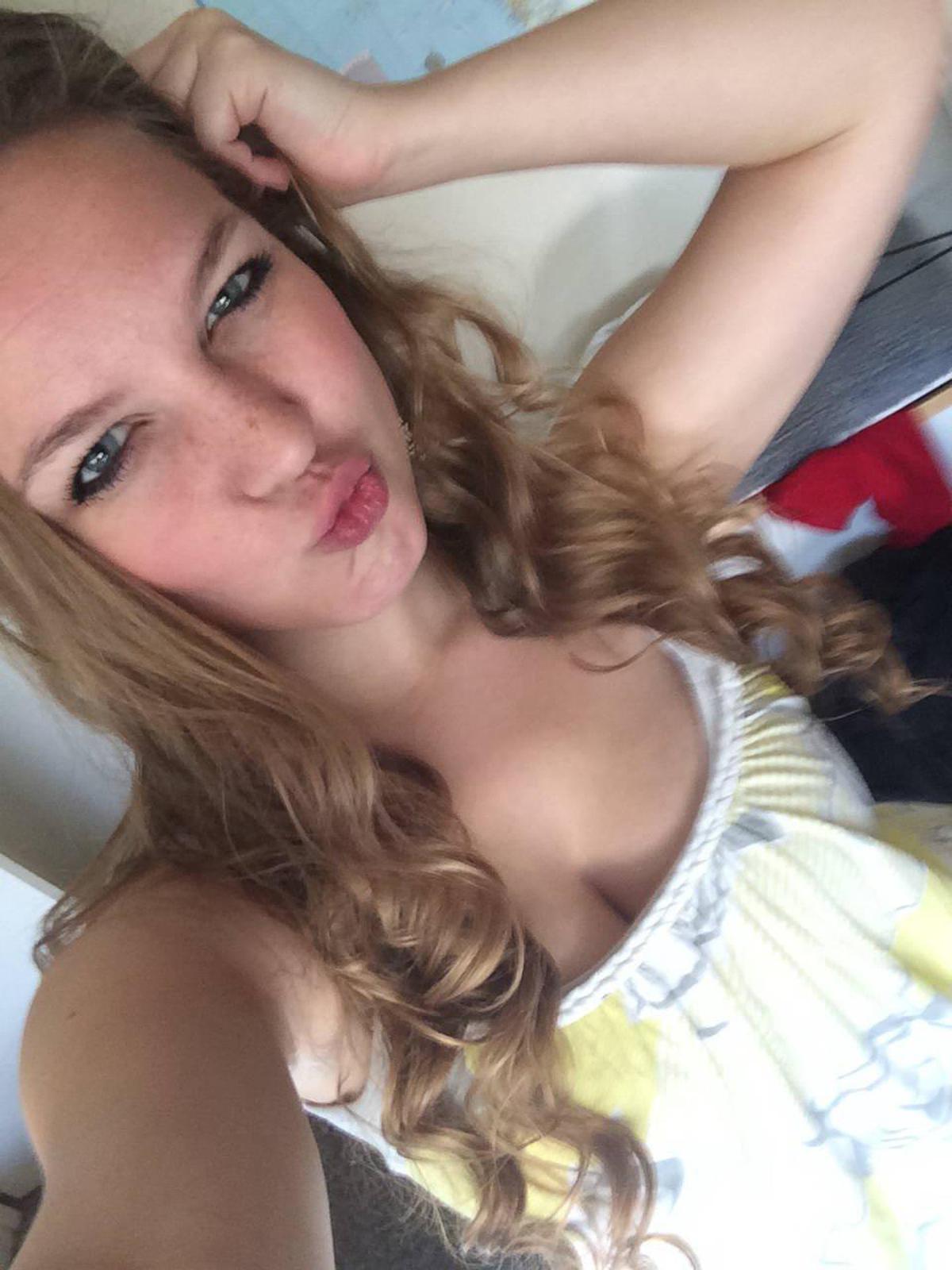 Impressions nues faites maison chaudes de Curvy Selfie Teen