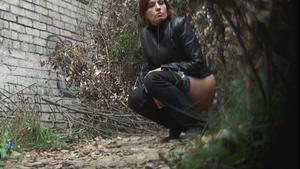 Girls and womans pissing outdoor