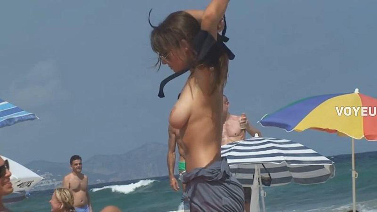 自然美女在海滩视频中脱光裸体