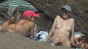 Perfect innie pussy seen on beach video