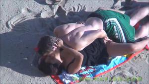 Sexo voyeur en lugares públicos en la playa