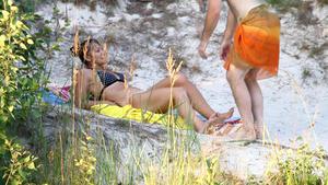 Блондинка трахается на публичном нудистском пляже