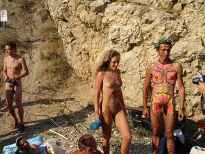 NUDISTS – girls and family photo