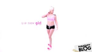 La New Girl - أبيجيل الخوخ