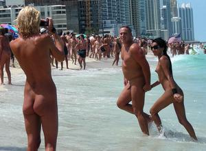NUDISTS – girls and family photo