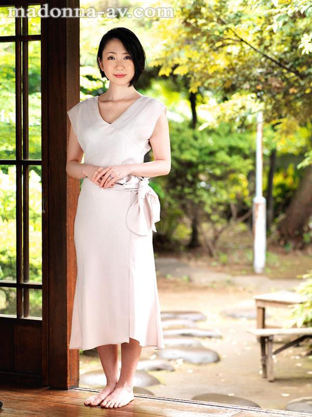 JUY-990 精選好女人-。在著名奢侈品牌店工作現役已婚女性推銷員 Sei Maihara 34 歲 AV 首次亮相 ！ ！！
