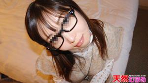 10mu 040310_01 Natsuko Mochizuki Bukkake auf ernsthafter Studentenbrille!