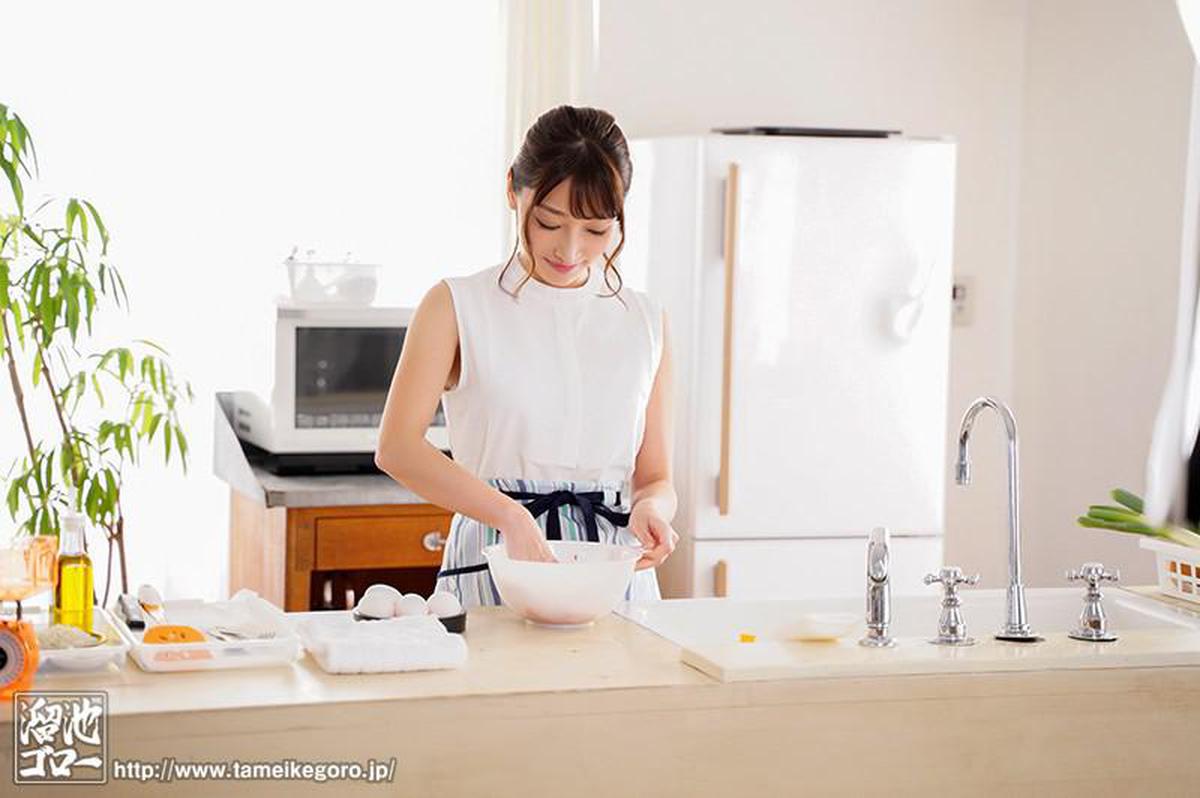 MEYD-567 6th Year Of Marriage A 29-year-old Married Woman Teaching Cooking At A Cooking Studio Dissipates Frustration Secretly To Her Husband And Students AV Debut Miyu Nanase