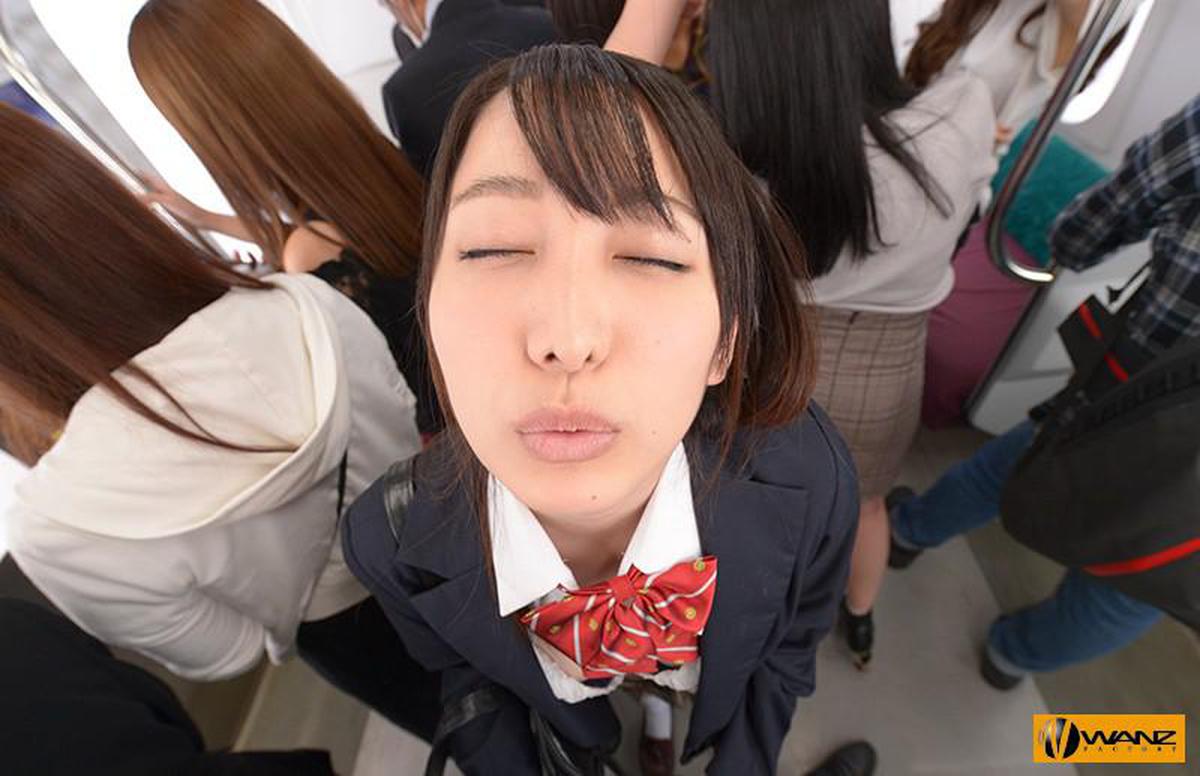 (VR) WAVR-092 Mizuki Yayoi неожиданно захотелось поцеловаться в переполненном поезде