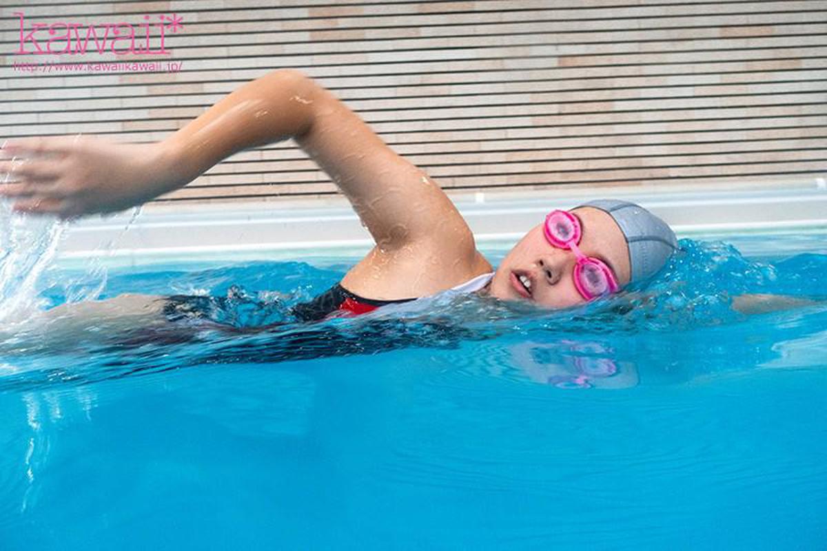 CAWD-071 15 лет истории плавания! 2 место в префектурном турнире! Участие в национальном конкурсе! Активная спортсменка по плаванию - самая быстрая студентка колледжа AV, дебютировавшая с сильным либидо Мизухо Нитта, 21 год.