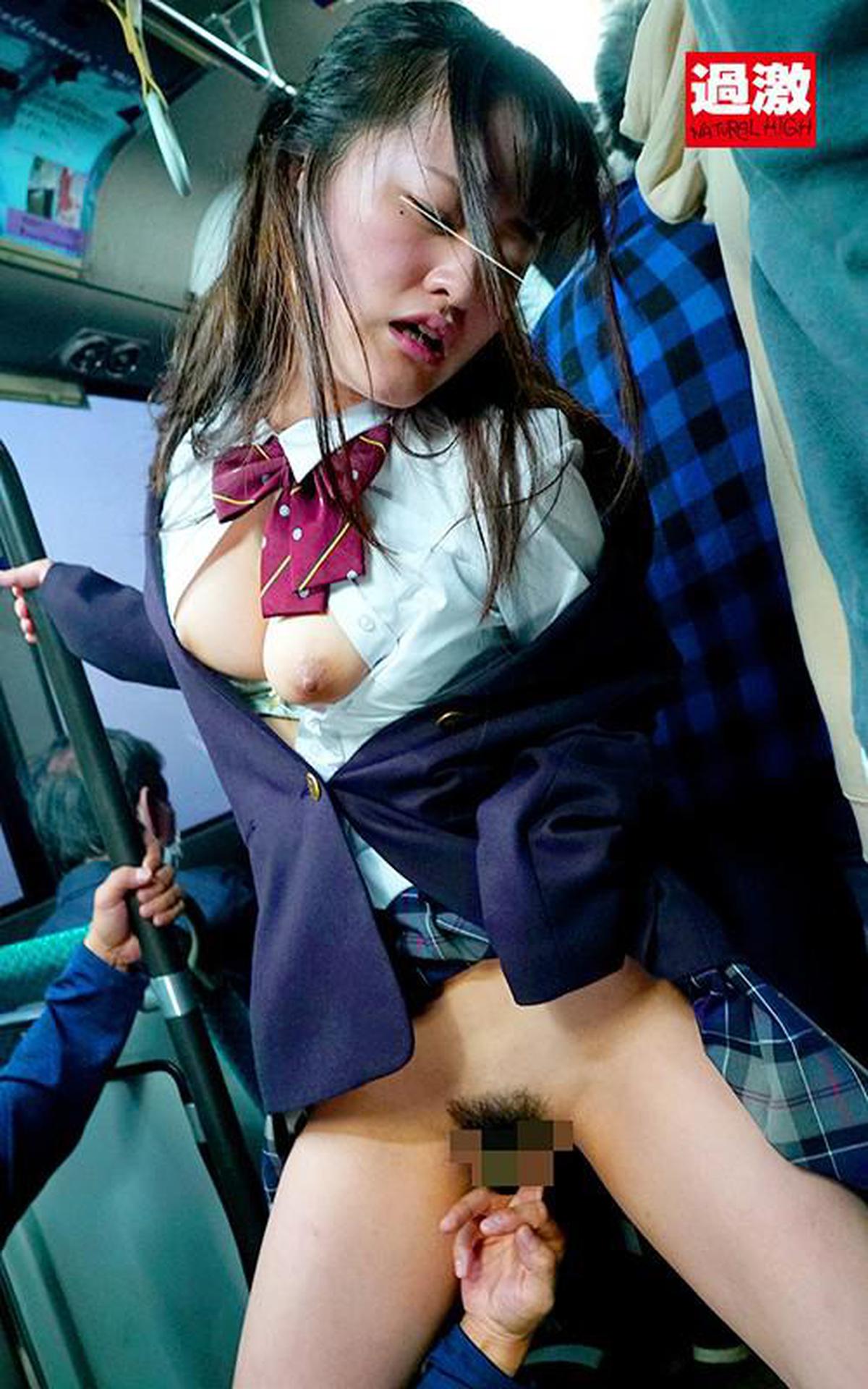NHDTB-404 Garotas com seios grandes ○ Raw 10 que ficam encharcadas por trás de um uniforme em um ônibus lotado