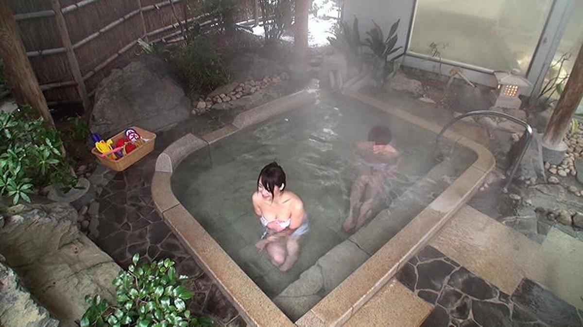 6000Kbps FHD DVDES-833 General Gender Monitoring AV A busty wife and an athletic (athlete) male college student who talked to each other separately in a hot spring town met for the first time and were alone in a mixed bathing hot spring! A married woman who is frustrated by a sexual life with her husband Funyachin when she is in front of her muscular young girl who gets angry immediately ...
