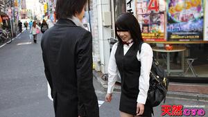 10mu 052611_01 Riku Sena Amateur's work-Aiming at the break time of a girl working at a pachinko parlor-