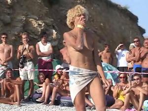 Kompetisi Tari Nudisme Keluarga Murni di Koktebel