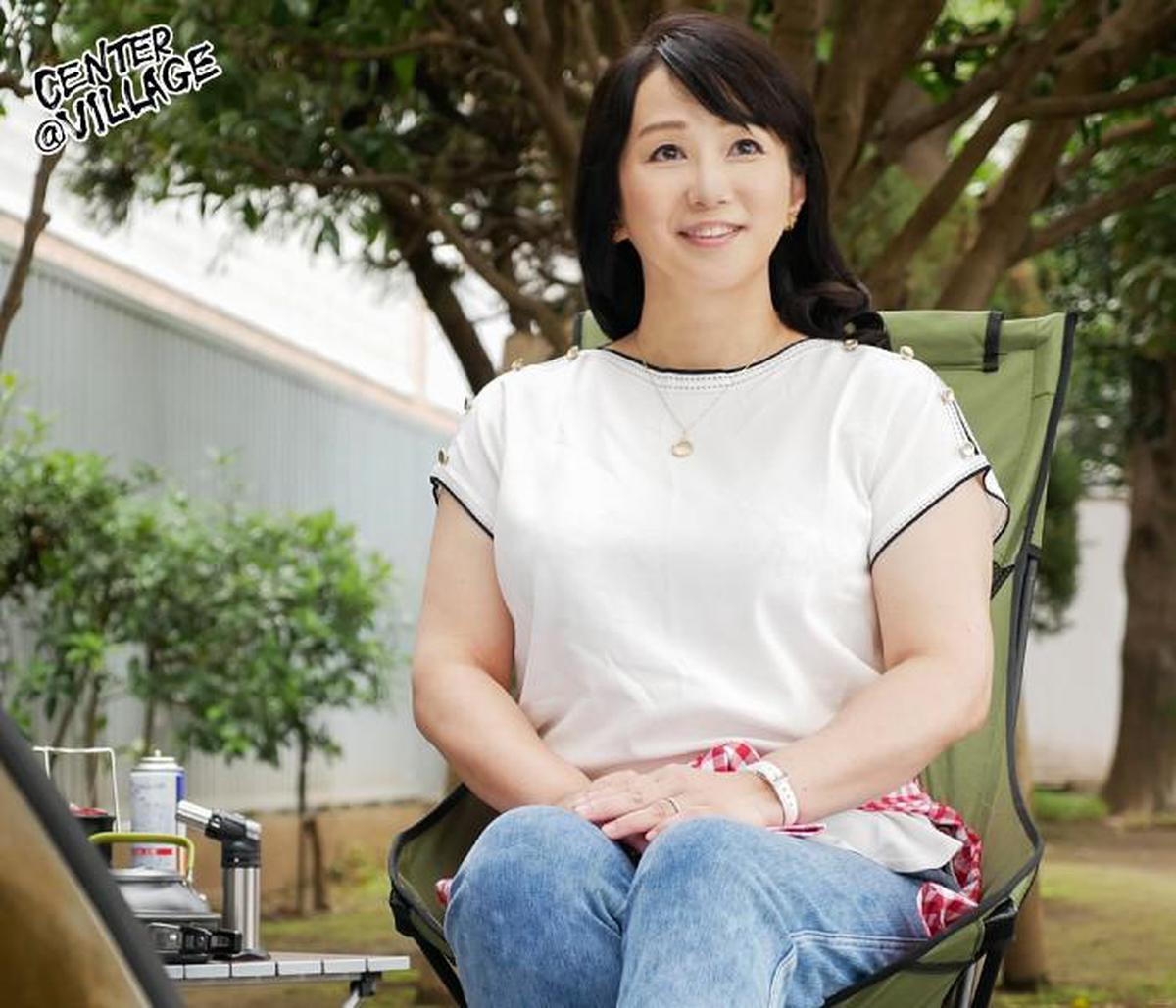 JRZE-003 Dokumentasi Fifty Wife Pemotretan Pertama Izumi Tabuchi