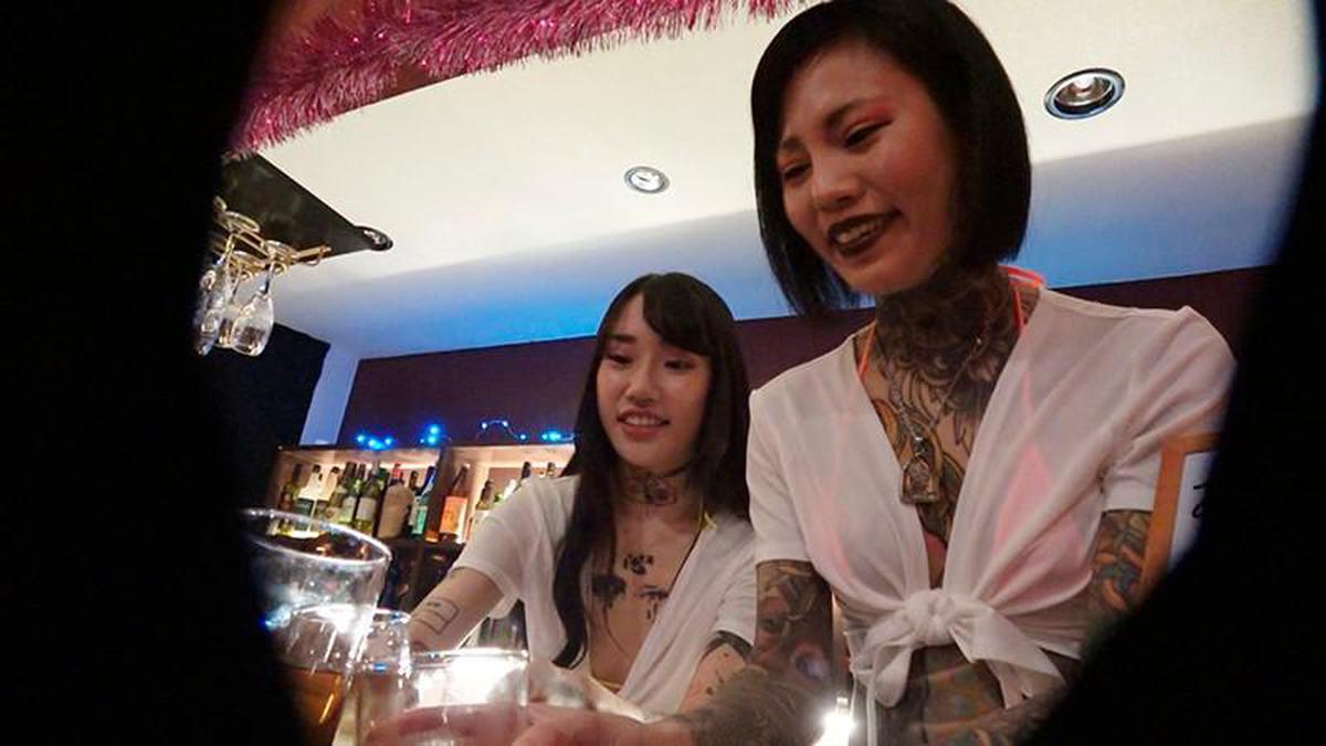 Проникновение DVDMS-600 FHD 6000 Кбит / с! TATTOO Girls Bar Супер редкие девушки с татуировками на всем теле уступают место большому члену в магазине после закрытия бизнеса Похотливый секс со спермой