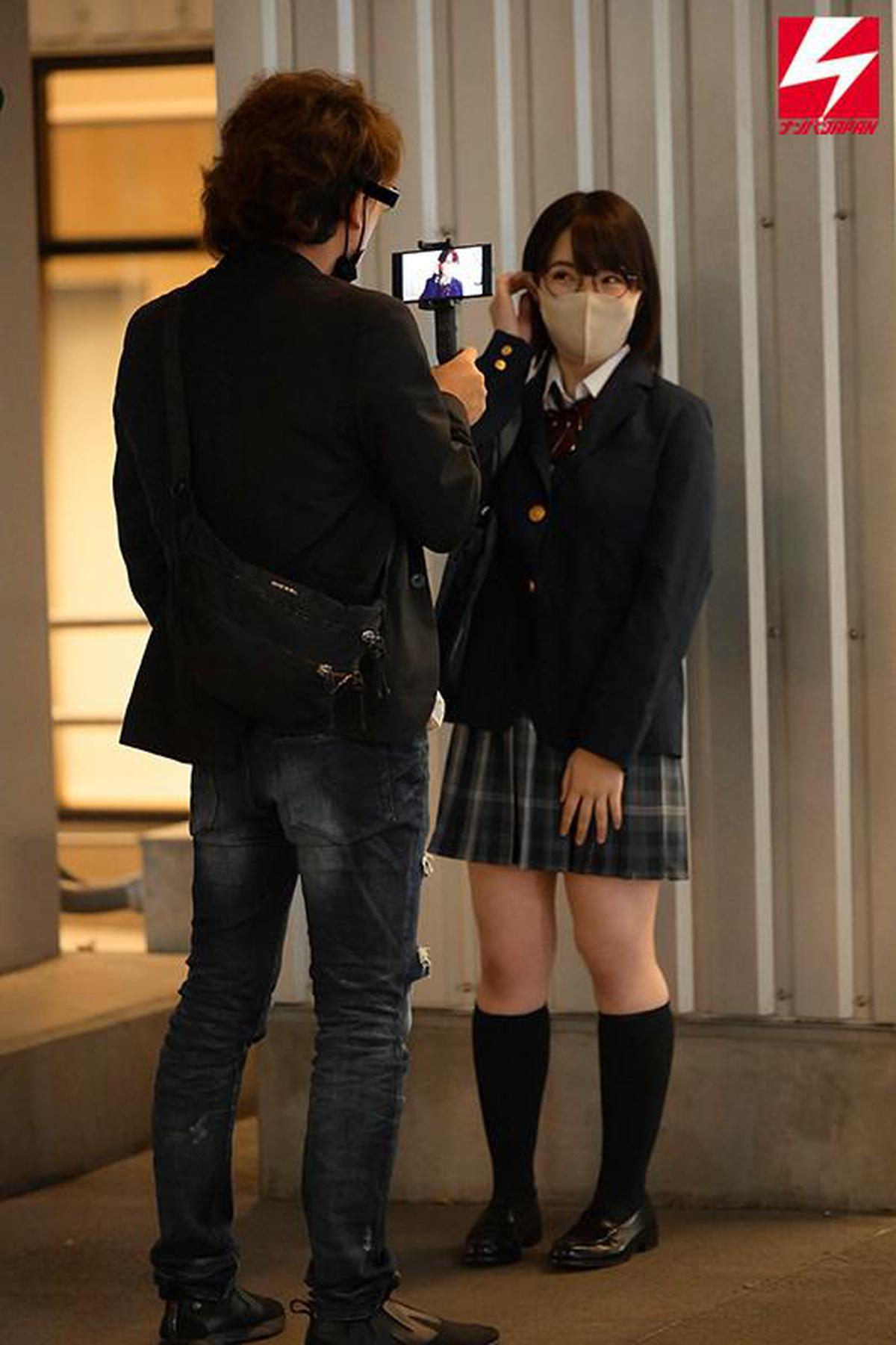 6000Kbps FHD NNPJ-429 Seragam Gadis Payudara Besar Yarimoku Nampa Seorang karakter yang ingin difoto oleh juru kamera yang ditemukan di SNS membawa seorang gadis sastrawan yang bekerja paruh waktu di toko buku lucu ke hotel dan menggosok payudara besarnya.