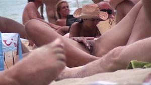 裸体海滩 - 热暴露狂公共狂欢