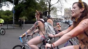 世界裸體自行車騎行 – 布萊頓 2015