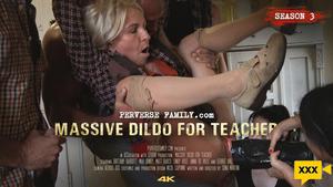 Perverse Familie - Massiver Dildo für Lehrer