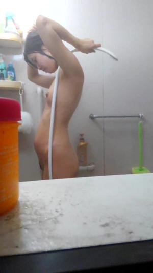 ५निआनज़ुइगाओगर्लरुयू ५年に一度の最高級美女の入浴シーンで勃起が止まりません