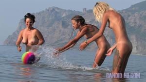 Candid-HD.Maman.Fille.Plage.Games.1.vol1