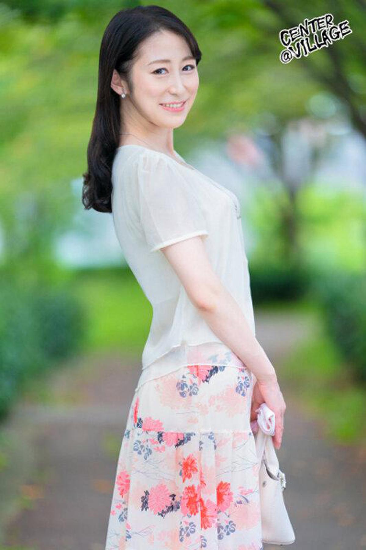 JRZE-085 Primer disparo del documento de mujer casada Chisato Mitake