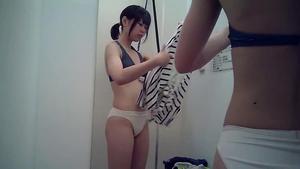 Gcolle_changing_138 ¡Kita! !! Probándose un hermoso traje de baño. quiero lamerlo