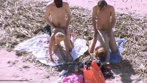 Nude Beach – Hot Ekshibisionis Publik Orgy
