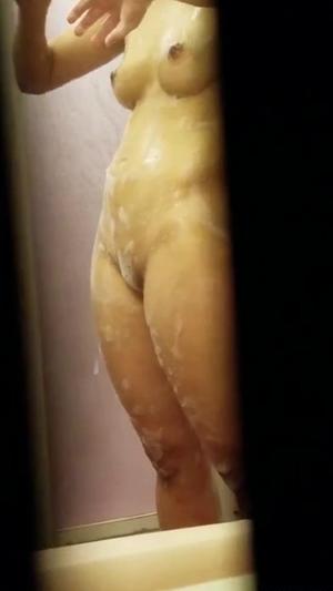 15390482 मांसपेशियों की रोटी, एथलीट महिला कॉलेज की छात्रा। एक सुंदर पाई ब्रेड को बनाए रखने का रहस्य सावधानीपूर्वक जांच करना है।
