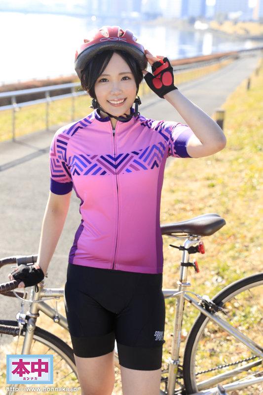 HMN-165 Rookie Jika Anda melihat lebih dekat, itu lucu! Road Bike Riding Mahasiswa Wanita Melepas Pichi Pichi Cycle Jersey Dan Membuat Debut Creampie AV Kakuna Tsumugi