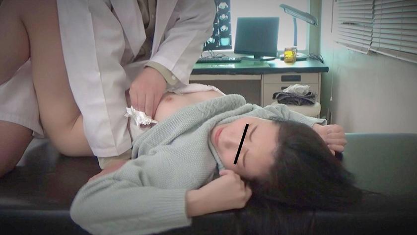 530DG-097 [Obstetrics and Gynecology Examination] An estimated G-cup beauty busty wife who feels like a medical examination. "Is this a cure?"