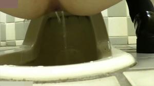 15341312 Voyeur de toilette de style japonais Shaved JK est un incontournable