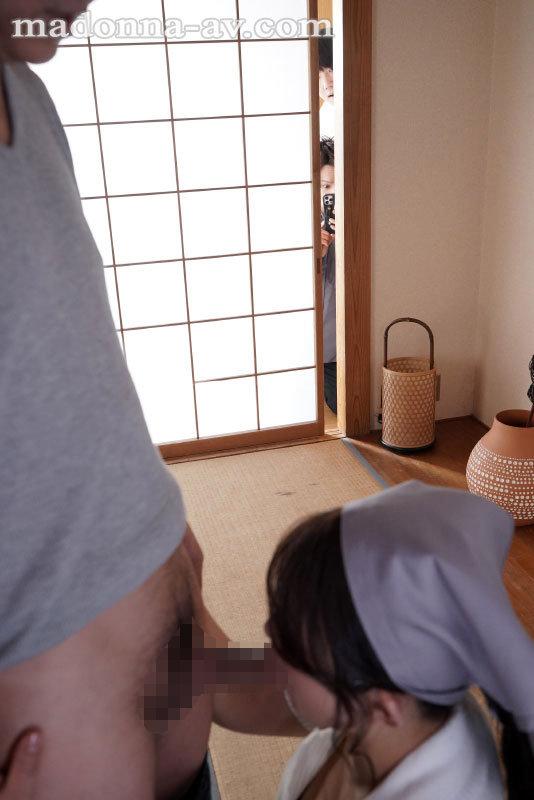 ROE-083 Momoko Isshiki, eine Haushälterin, ist eine Mutter und ein Haustier unserer Familie, das vaginal abgespritzt wird