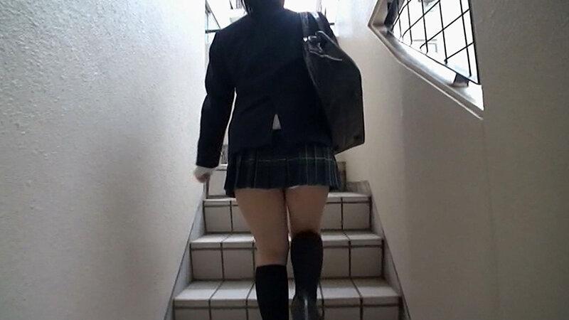 BUBB-120 樓梯女學生 想看被發育中的女學生撕開的內褲讓她們的陰部脫穎而出版