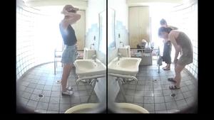 15271015 [Voyeur] Women who take off their swimsuits and change clothes in the toilet