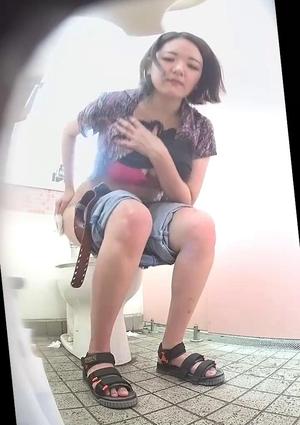 28104221 मैंने दो कैमरों के साथ समुद्र में एक पश्चिमी शैली के शौचालय की तस्वीर ली! पूरे दृश्य में टैम्पोन के साथ छेदा हुआ 13 खूबसूरत लड़की के छिलके वाली शाहबलूत