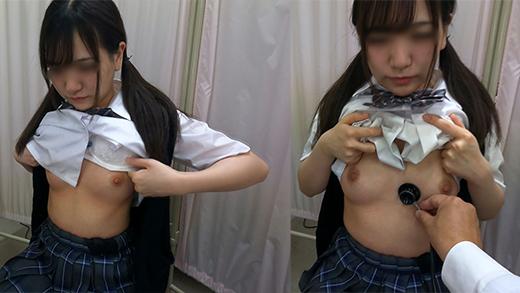 FC2PPV 1905147 Examen médico interno Frotar los senos de una niña ingenua que parece vulnerable a empujar