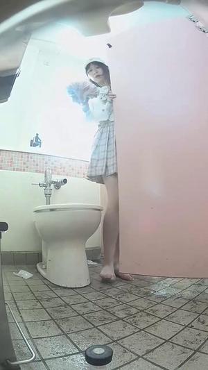 15260034 I took a picture of a Western-style toilet in the sea with two cameras! All the women who participate in the event are exquisite gals