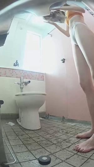 15260034 I took a picture of a Western-style toilet in the sea with two cameras! All the women who participate in the event are exquisite gals
