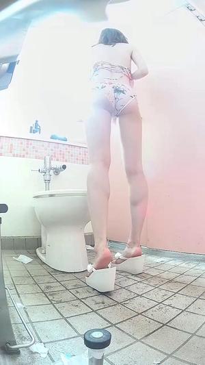 15260247 I took a picture of a Western-style toilet in the sea with two cameras! 2 event voyeur this time white gal changing clothes nipple ma