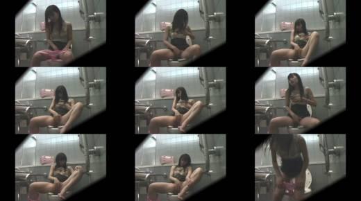 Pon011 Voyeur shot of a slender and beautiful sister secretly masturbating in the toilet