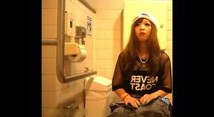 15320500 Нет] Вуайерист в туалете в западном стиле, серьезная вещь II (JK, тонкие волосы, зрелая женщина)