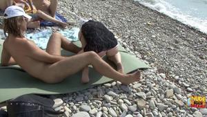 नग्न समुद्र तट - गर्म दिखावटी जनता नंगा नाच