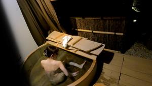 NZKM-024_2P 温泉露天浴池偷窥来旅游的美少女女大学生入浴时间！实用太色情超细纤细的小乳房身体是不可抗拒的