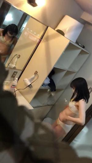off01d Secretly in the dressing room of a beautiful female college student